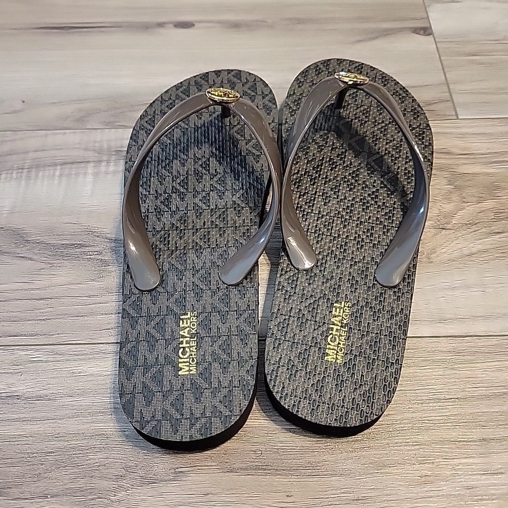 Michael Kors Signature‎ Logo Sandals Womens 8 Flip Flops NEW Casual - Picture 3 of 6